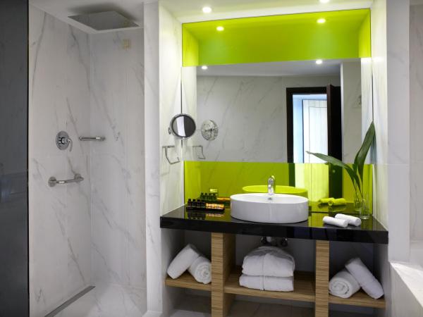 Wyndham Grand Athens : photo 1 de la chambre suite junior - vue sur ville - accessible aux personnes à mobilité réduite