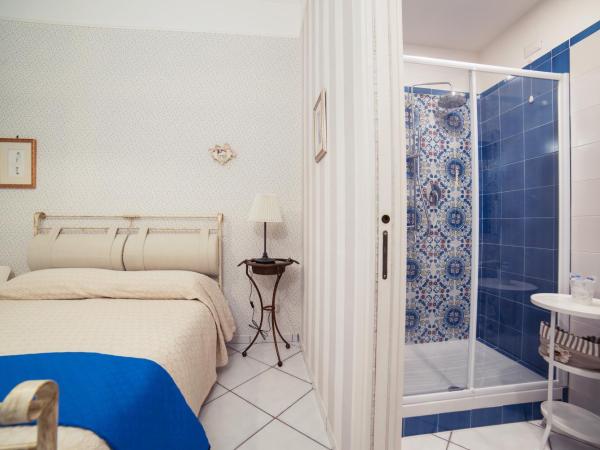 La Tartaruga : photo 1 de la chambre chambre double avec salle de bains privative