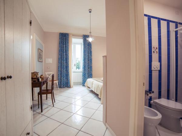 La Tartaruga : photo 5 de la chambre chambre double avec salle de bains privative