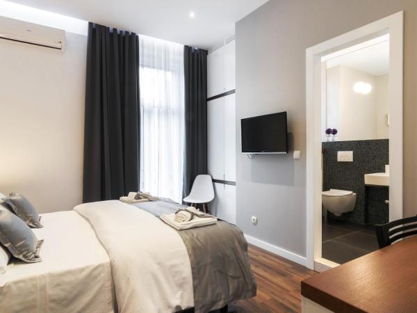 Prima Luxury Rooms : photo 8 de la chambre chambre lit queen-size avec balcon