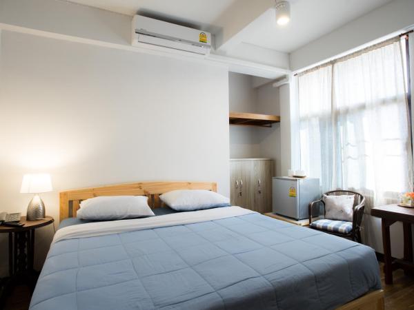 Mountain View GuesthouseChiangmai : photo 4 de la chambre chambre triple avec salle de bains privative