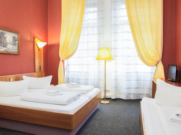 Hotel-Pension Insor : photo 1 de la chambre chambre double ou lits jumeaux