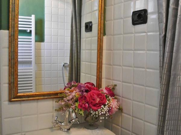 Palazzo Zecchino B&B : photo 3 de la chambre chambre double ou lits jumeaux avec salle de bains privative