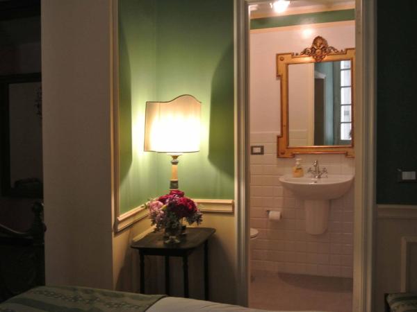 Palazzo Zecchino B&B : photo 3 de la chambre chambre lit queen-size