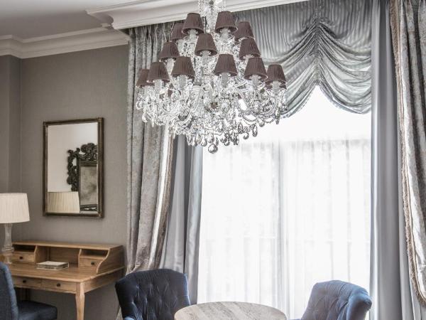 Boutique Hotel De Castillion - Small elegant family hotel : photo 7 de la chambre suite premium deluxe