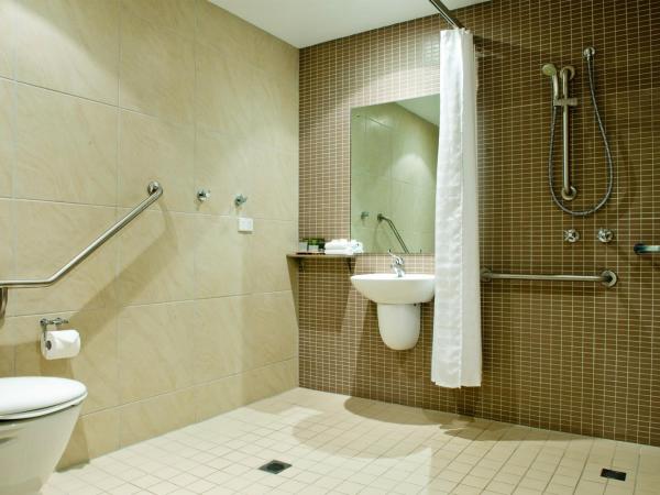 Mantra Pandanas : photo 3 de la chambre chambre double ou lits jumeaux - service de ménage hebdomadaire - vue sur ville