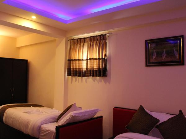 Hotel Gallery Nepal : photo 4 de la chambre chambre triple avec salle de bains privative