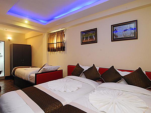 Hotel Gallery Nepal : photo 1 de la chambre chambre triple avec salle de bains privative