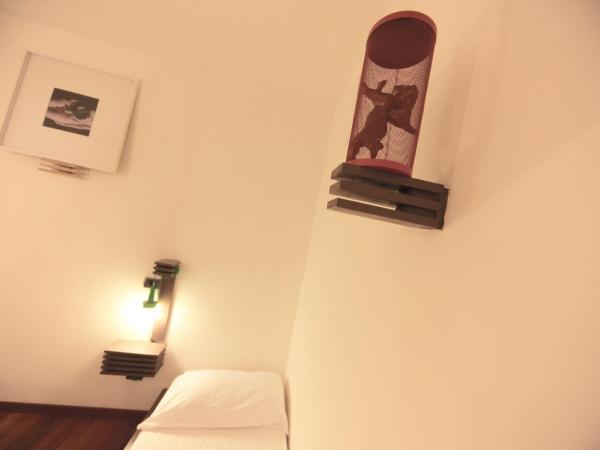 Dopa Hostel : photo 6 de la chambre chambre triple avec salle de bains commune