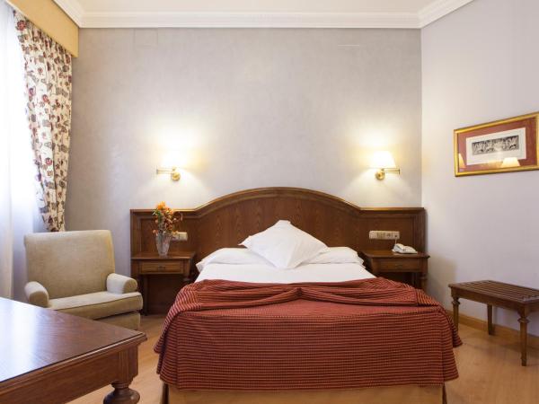 Hotel Cervantes : photo 3 de la chambre hébergement double pour une occupation simple