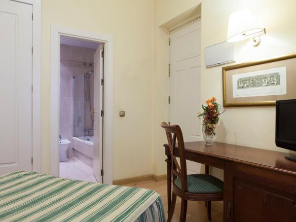 Hotel Cervantes : photo 5 de la chambre chambre double ou lits jumeaux
