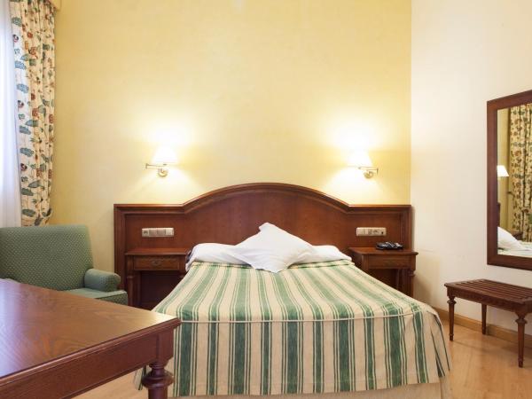 Hotel Cervantes : photo 7 de la chambre hébergement double pour une occupation simple