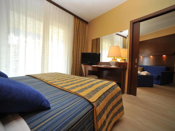 Hotel Corallo : photo 2 de la chambre suite junior avec balcon - vue latérale sur mer