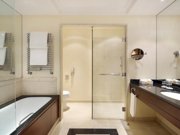 Hyatt Regency Thessaloniki : photo 4 de la chambre deluxe king room with pool view - club access