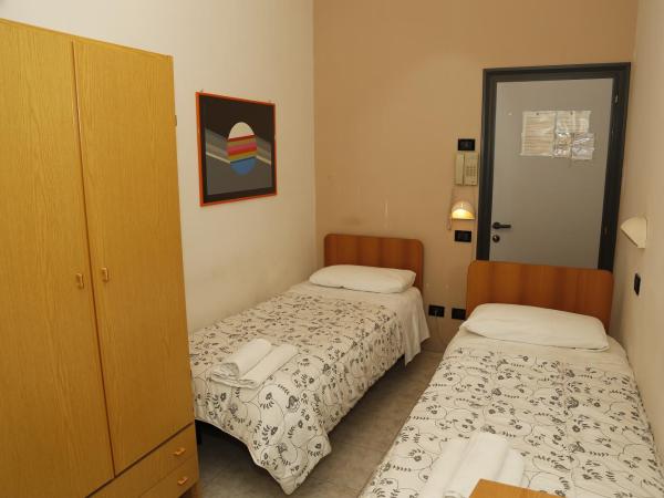 Hotel Villa Dina : photo 3 de la chambre petite chambre lits jumeaux