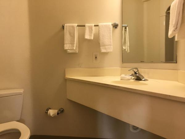 Motel 6-Portland, OR - I-5 : photo 2 de la chambre chambre lit queen-size - non-fumeurs