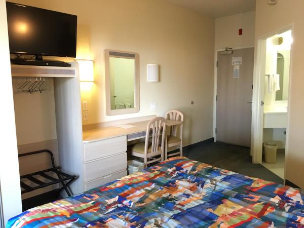 Motel 6-Portland, OR - I-5 : photo 4 de la chambre chambre lit queen-size - non-fumeurs