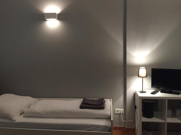 Nice n´Nordic 2 : photo 3 de la chambre petite chambre double avec salle de bains commune