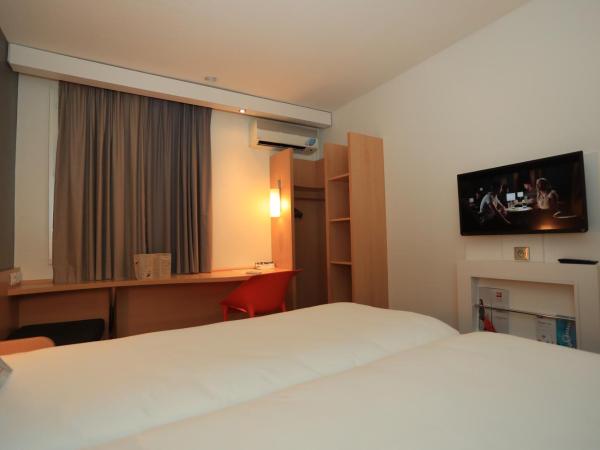 ibis Aurillac : photo 7 de la chambre chambre standard avec 1 lit double