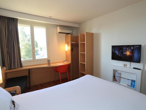 ibis Aurillac : photo 8 de la chambre chambre standard avec 1 lit double