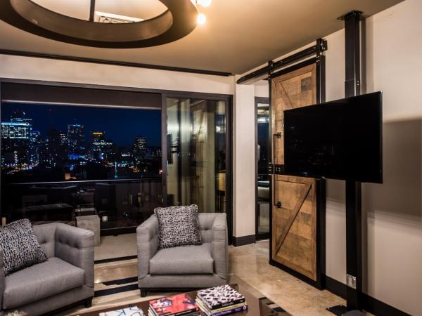 Found Re Phoenix : photo 7 de la chambre suite avec balcon