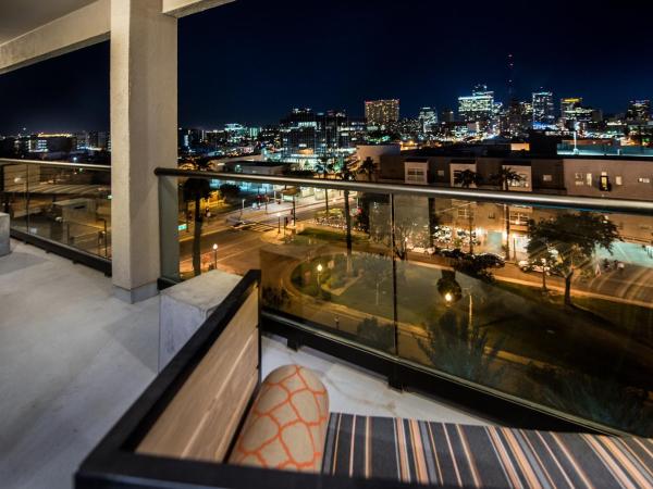 Found Re Phoenix : photo 6 de la chambre suite avec balcon