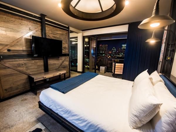 Found Re Phoenix : photo 1 de la chambre suite avec balcon