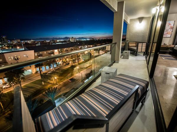 Found Re Phoenix : photo 5 de la chambre suite avec balcon