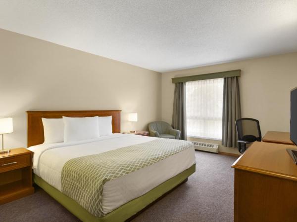 Colonial Square Inn & Suites : photo 1 de la chambre chambre lit king-size affaires