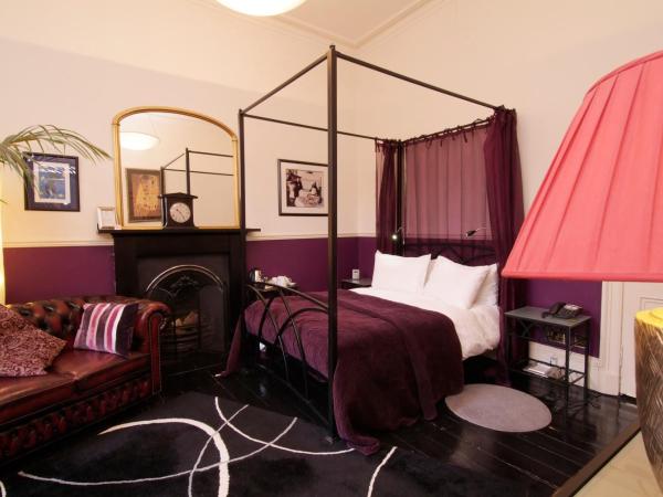Southside Guest House : photo 8 de la chambre chambre avec lit à baldaquin