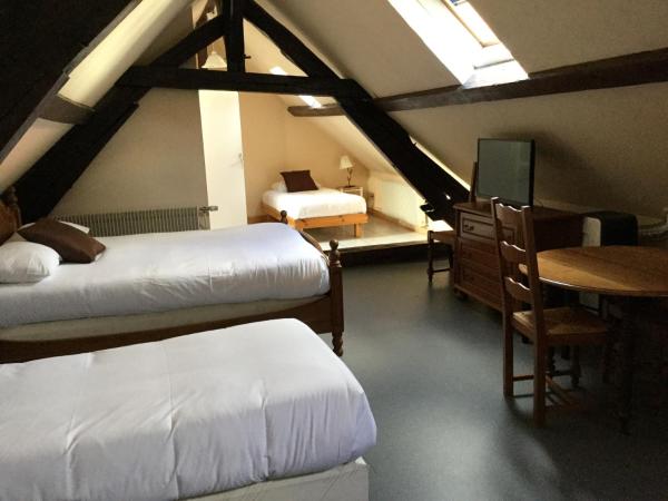 Hôtel République : photo 2 de la chambre chambre familiale