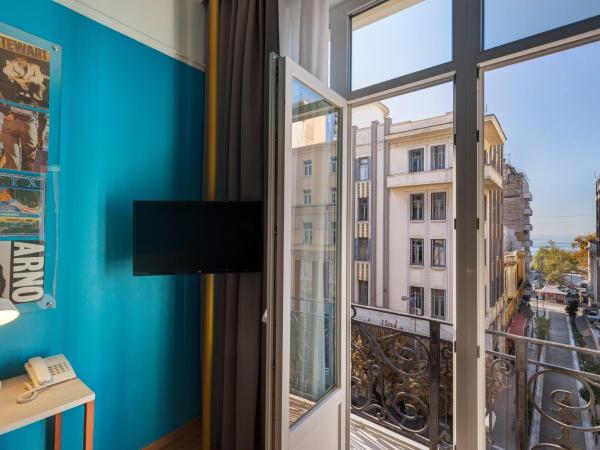 Colors Urban Hotel Thessaloniki : photo 8 de la chambre grande chambre - vue partielle sur mer 