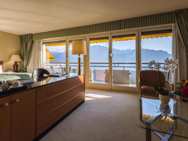 Royal Plaza Montreux : photo 4 de la chambre suite junior avec balcon - vue sur lac
