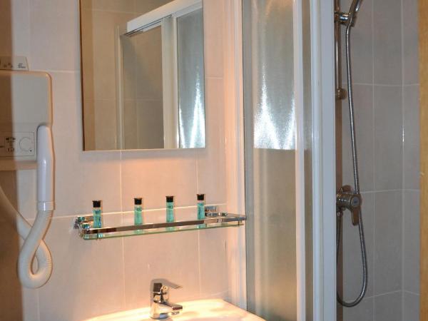 Hotel Continental Amsterdam : photo 1 de la chambre chambre double avec salle de bains commune