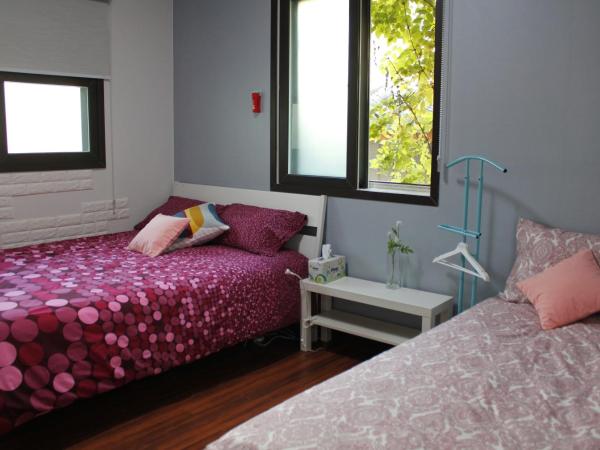 Jiwoljang Guesthouse : photo 2 de la chambre chambre triple avec salle de bains privative