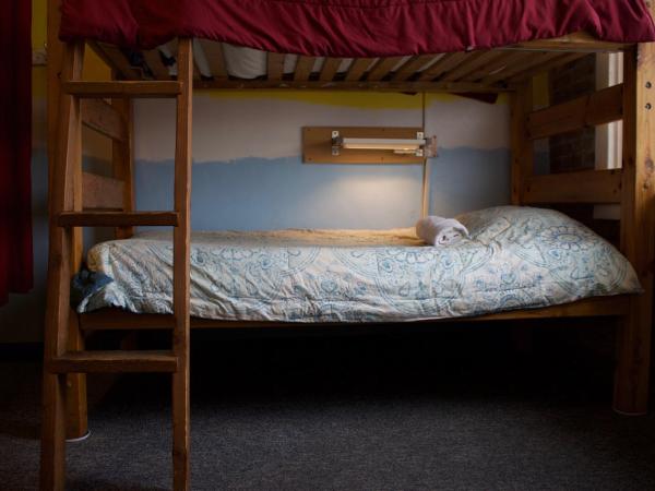 Venice Beach Hostel : photo 9 de la chambre chambre privée 4 lits deluxe avec salle de bains privative