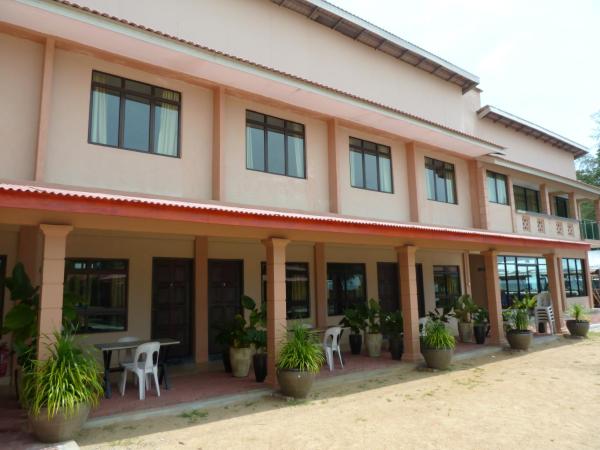 Cempaka Beach Resort : photo 2 de la chambre chambre triple standard