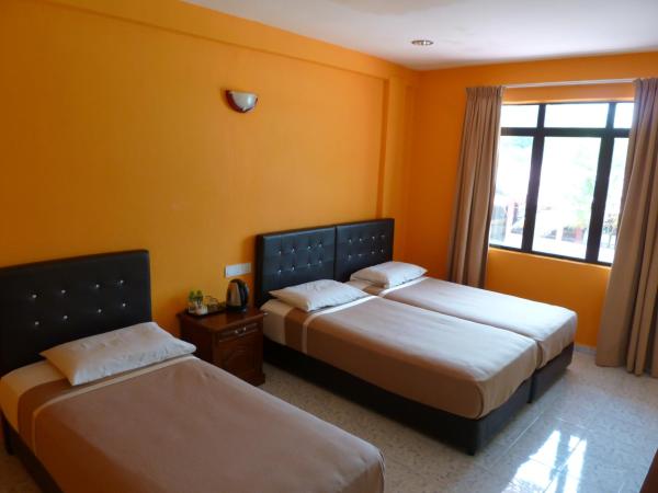 Cempaka Beach Resort : photo 4 de la chambre chambre triple standard