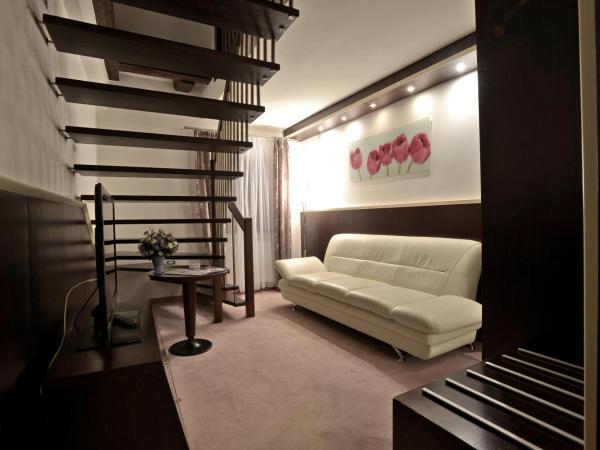 Hotel Grand : photo 6 de la chambre suite en duplex - vue sur château