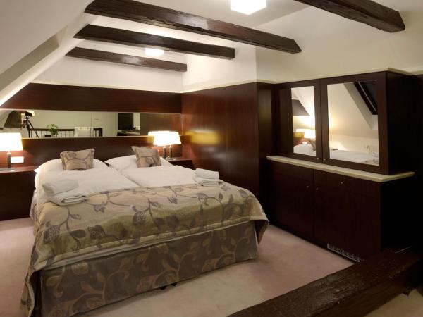Hotel Grand : photo 3 de la chambre suite en duplex - vue sur château