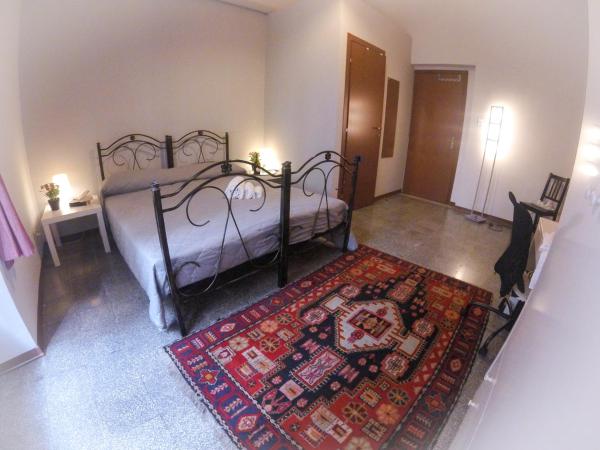 Tra L'Etna E Il Mare B&B : photo 9 de la chambre grande chambre double