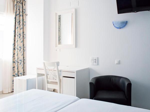 Hotel Eliseos : photo 4 de la chambre chambre double ou lits jumeaux