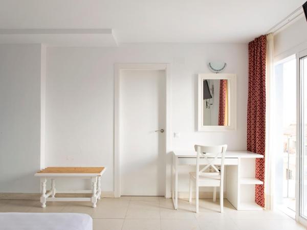 Hotel Eliseos : photo 2 de la chambre chambre double avec balcon