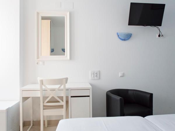 Hotel Eliseos : photo 2 de la chambre chambre double ou lits jumeaux