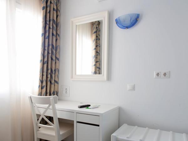 Hotel Eliseos : photo 1 de la chambre chambre double ou lits jumeaux