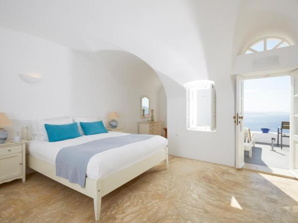 Atrina Canava 1894 : photo 2 de la chambre suite supérieure Élégante avec bain à remous intérieur - vue sur la caldeira