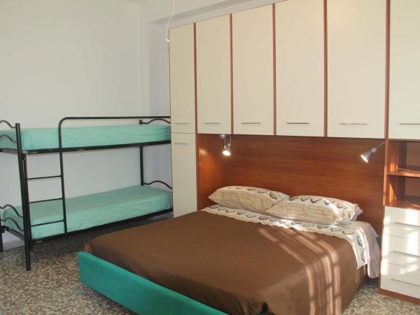 I due Baroni - fronte Campus : photo 2 de la chambre chambre quadruple avec salle de bains privative séparée