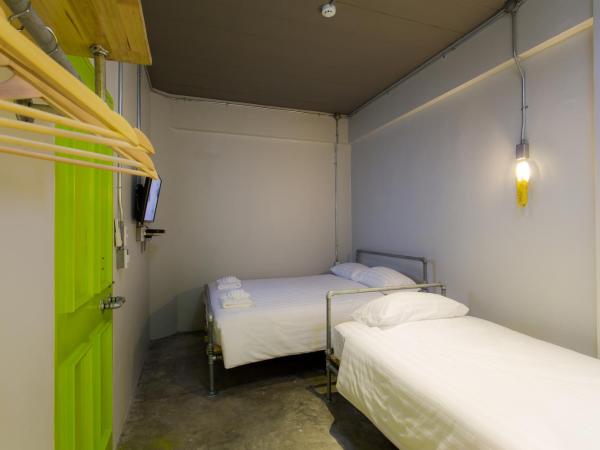 Bloo Hostel : photo 2 de la chambre chambre double avec salle de bains privative