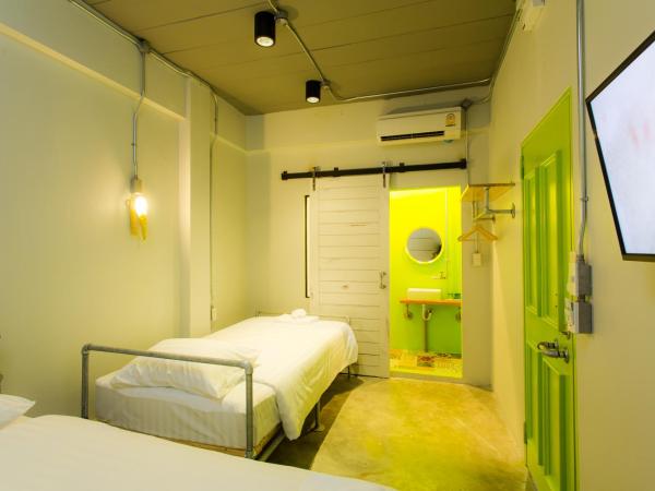 Bloo Hostel : photo 3 de la chambre chambre triple avec salle de bains privative