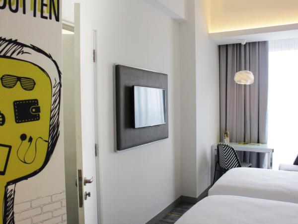 YELLO Hotel Harmoni : photo 4 de la chambre yello room